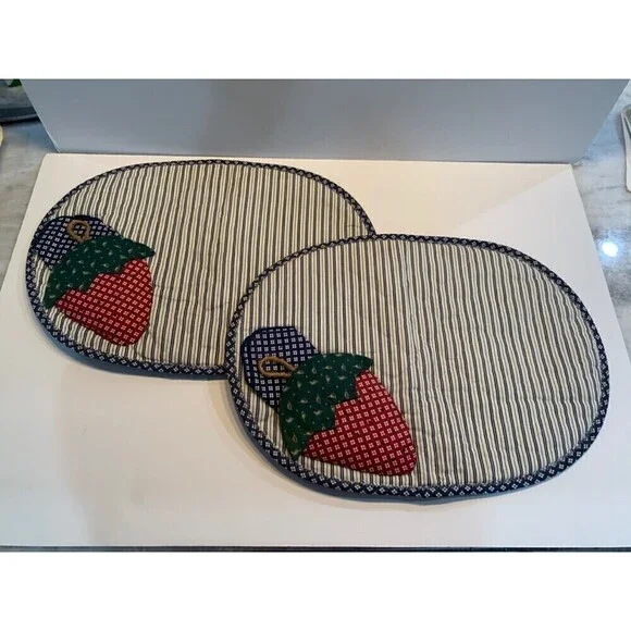 Cottage Core Fabric Placemat Set of 4 Strawberry Applique Pocket Fiber Filled - Picture 7 of 10